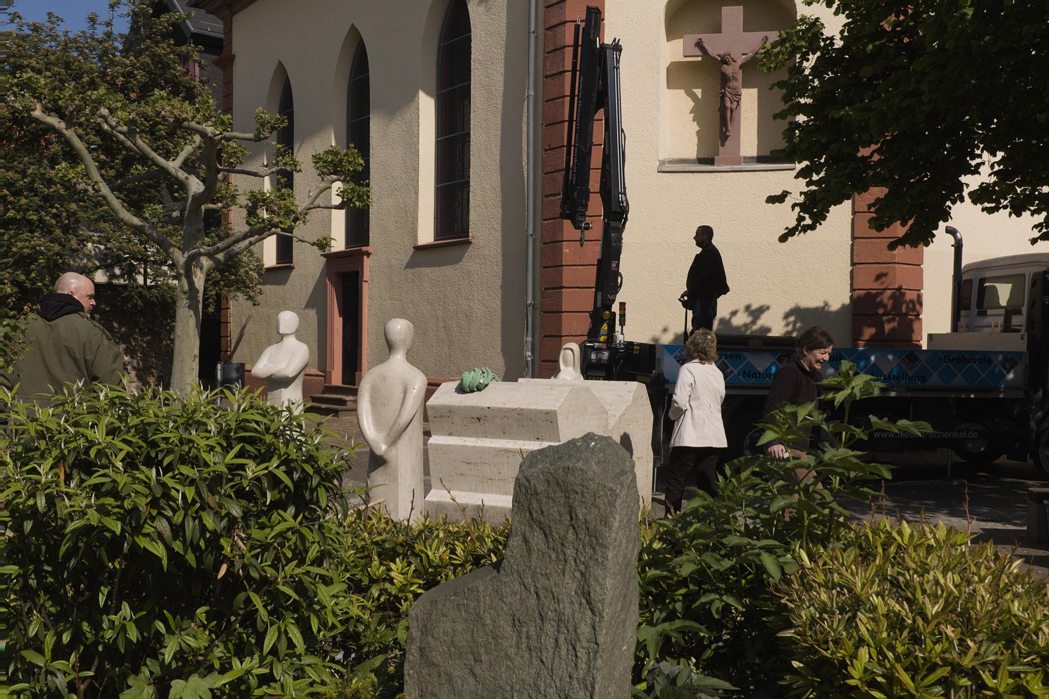 Opferdenkmal Oberursel, Aufstellung der dritten Figur